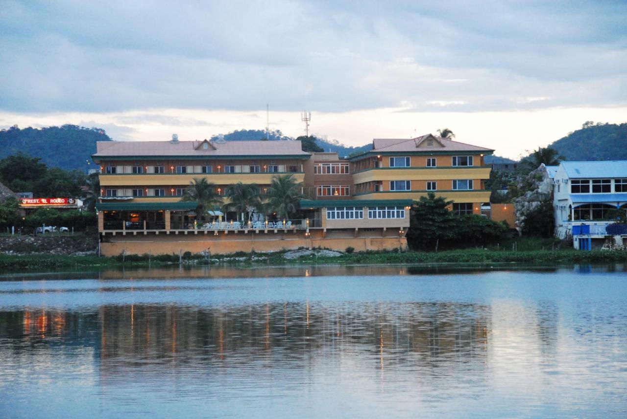 Peten Esplendido Flores Chambre photo
